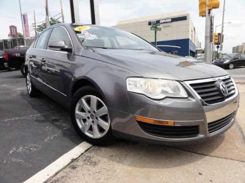 United Grey Metallic 2006 Volkswagen Passat 2.0T Sedan United Grey Metallic 2006 Volkswagen Passat 2.0T Sedan