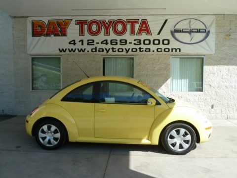 Sunflower Yellow 2010 Volkswagen New Beetle 2.5 Coupe Sunflower Yellow 2010 Volkswagen New Beetle 2.5 Coupe