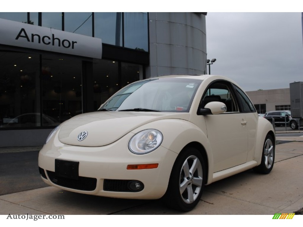 2006 Volkswagen New Beetle 2.5 Coupe in Harvest Moon Beige - 421651 ...