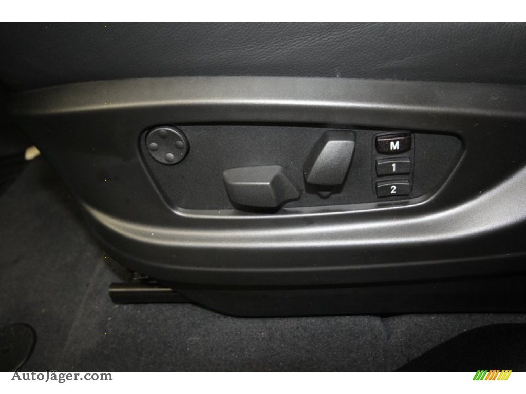 2013 X6 xDrive50i - Titanium Silver Metallic / Black photo #15