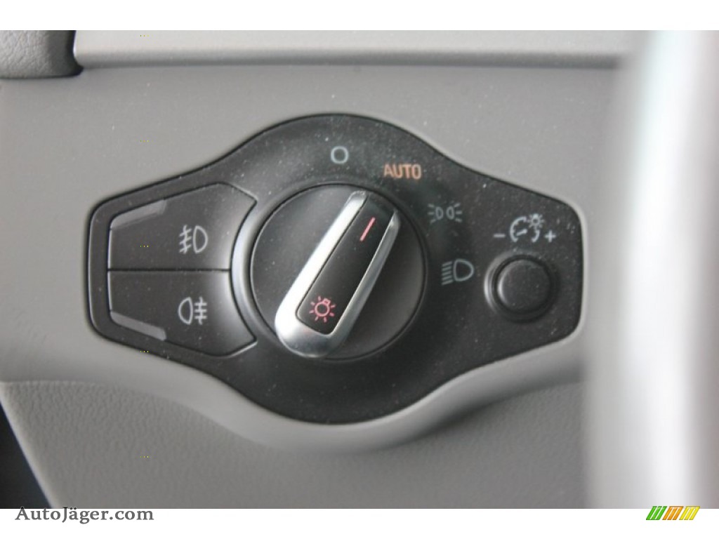 2011 A4 2.0T quattro Sedan - Meteor Grey Pearl / Light Gray photo #22