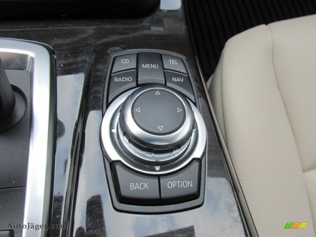 2012 5 Series 535i xDrive Sedan - Space Gray Metallic / Venetian Beige photo #17