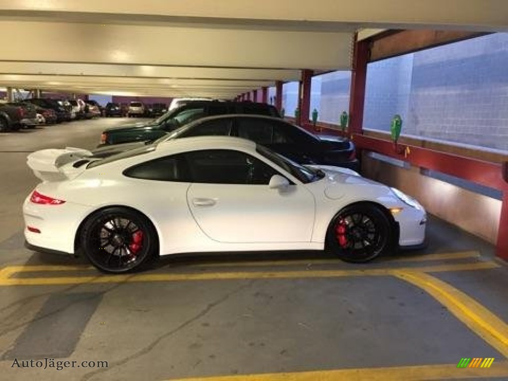 White / Black Porsche 911 GT3